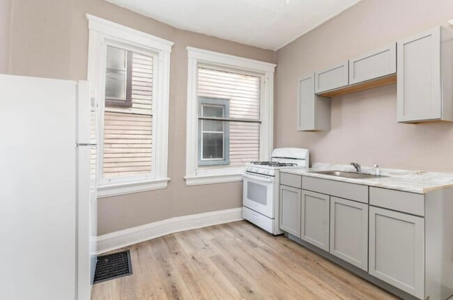 Building Photo - 2314 Highland Ave