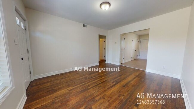 Building Photo - 62 W Hayes Ave - Adorable Hazel Park 2Bed/...