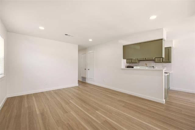Foto del edificio - 908 Isbell Rd
