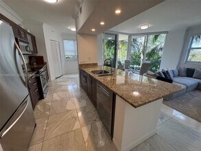 Building Photo - 20000 E Country Club Dr