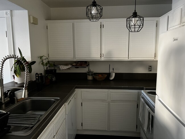Building Photo - 25671 Le Parc