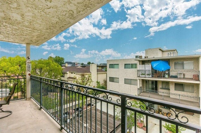 Vista desde el balcón - 277 Pleasant St