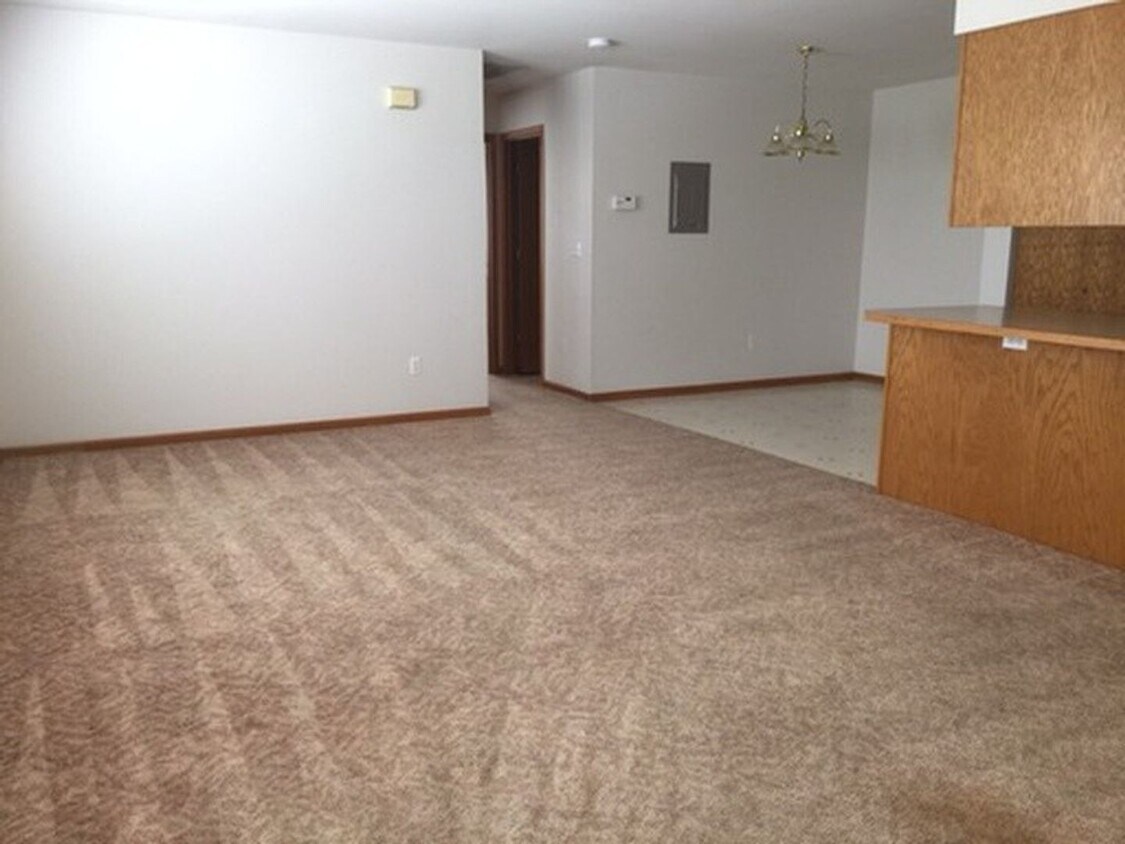 Building Photo - 4933-4933 Basswood Dr