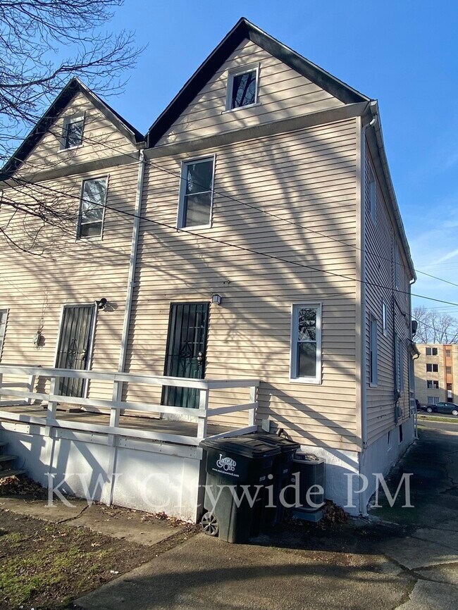 Building Photo - 1517 Newman Ave