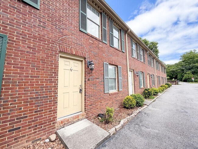 Foto del edificio - 2827 Dayton Blvd