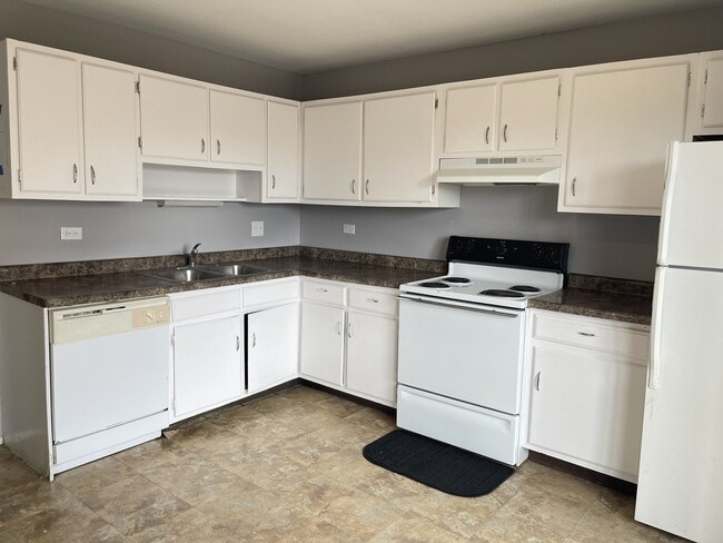 Building Photo - 535 Brookside Dr