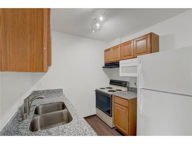 Foto del edificio - 2616 Harriet Avenue, Unit 321
