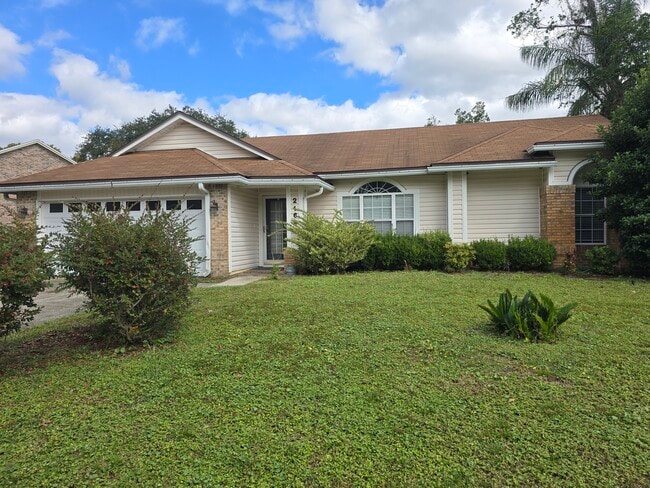 Frente - 2169 Saint Martins Dr W