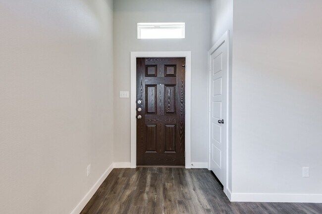 Foto del edificio - AVAILABLE NOW! GORGEOUS 3 BEDROOM DUPLEX LOCATED IN MIDLOTHIAN ISD!
