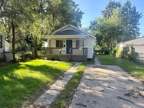Building Photo - 1140 E Elza Ave