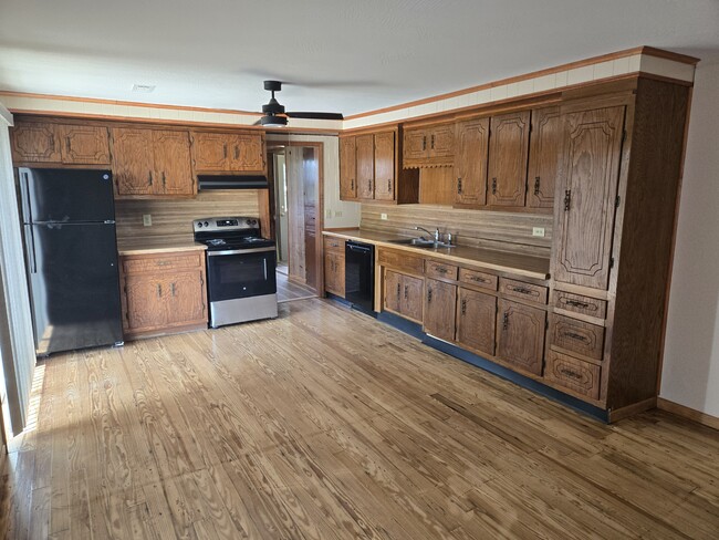 Building Photo - 24014 Farm Road 2012