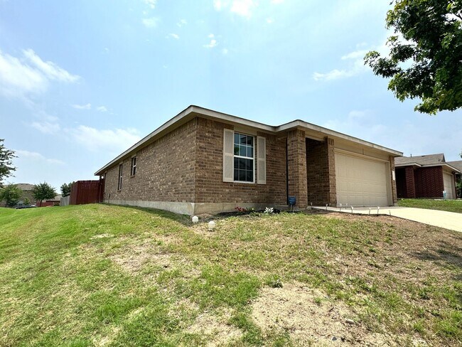 Foto del edificio - Beautifully 3 Bed, 2 Bath Renovated Home Near Austin – Spacious Layout & Community Perks