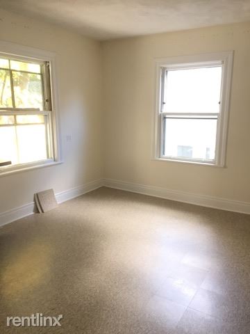 Building Photo - 135 Thorndike St