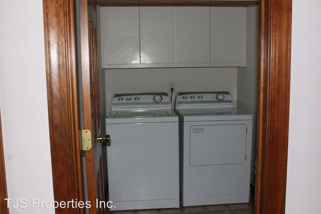 Building Photo - 3 br, 2.5 bath House - 916 Dorset Way