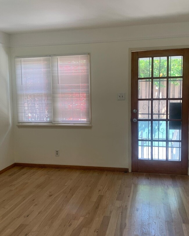 Living room - 4314 Willow Brook Ave