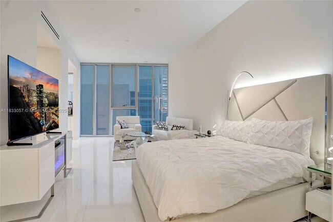 Building Photo - 300 Biscayne Blvd Way