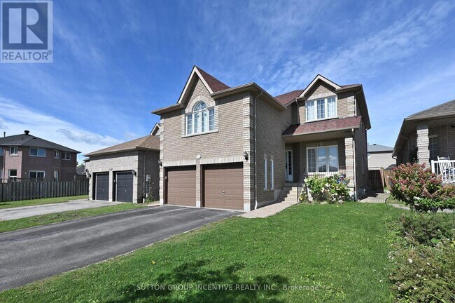 Building Photo - 149 Raymond Crescent