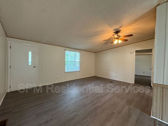 Foto del edificio - 1227 Village Rd NE