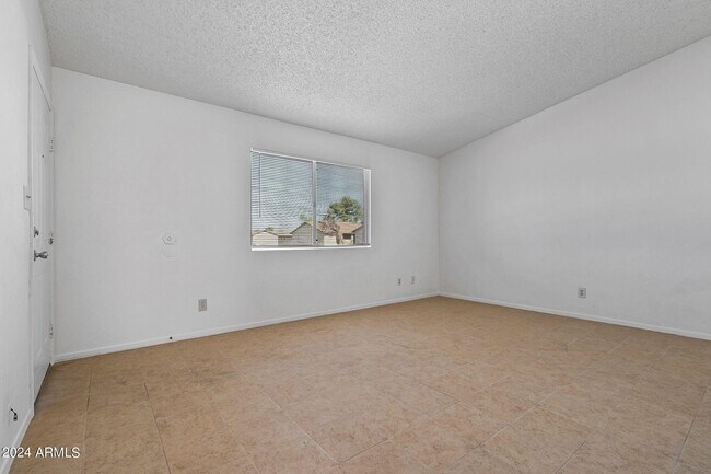 Building Photo - 260 E 8th Ave