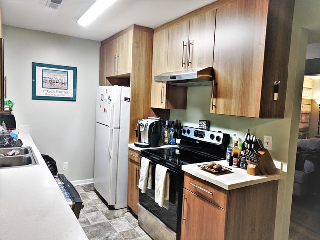 Building Photo - 142 Quince Ln