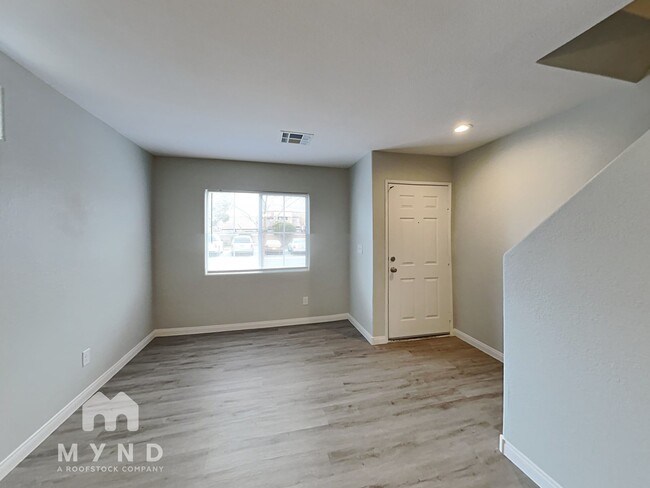 Building Photo - 2056 Clancy St