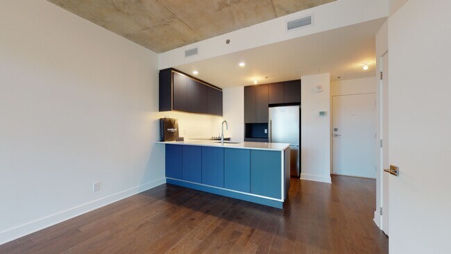 Building Photo - 5505 Bd du Quartier