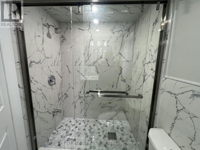 Photo du bâtiment - 75 Regatta Crescent