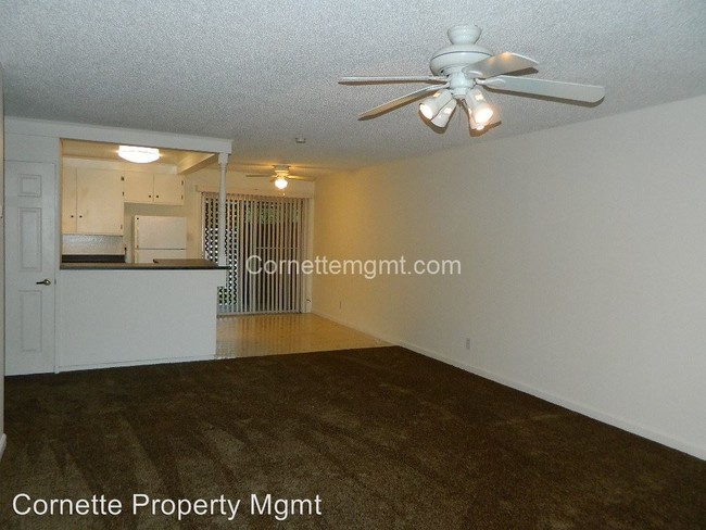 Building Photo - 6727-6727 Greenback Ln