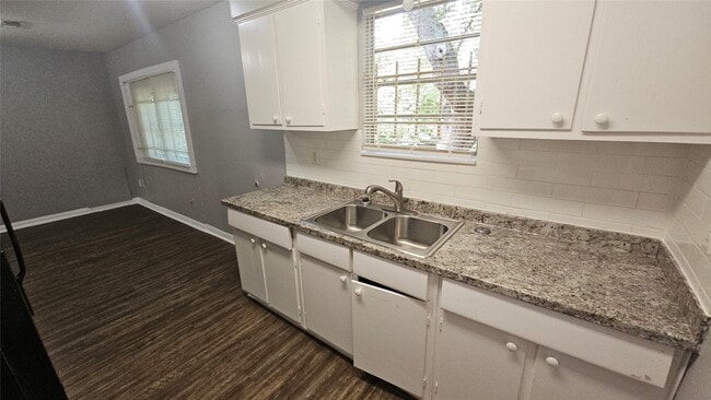 Building Photo - 10806 Safeguard St