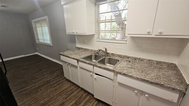 Foto del edificio - 10806 Safeguard St