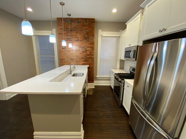 Foto del edificio - 316-318-318 W 7th Ave