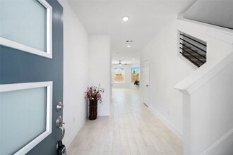 Building Photo - 18823 River Overlook Ct