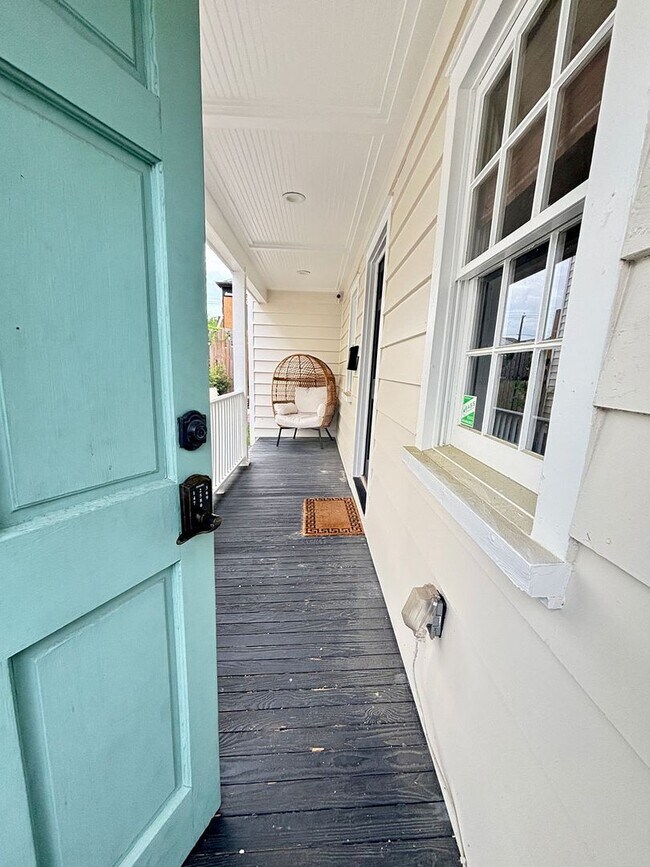 Building Photo - Available July 9th. FULLY FURNISHED 3 BR i...