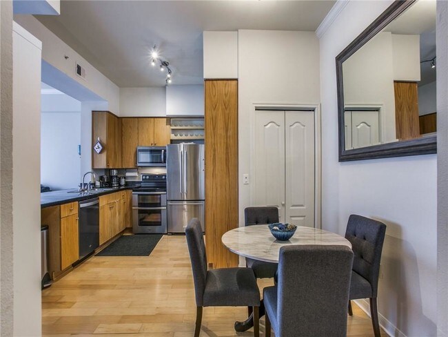 Building Photo - 3225 Turtle Creek Blvd