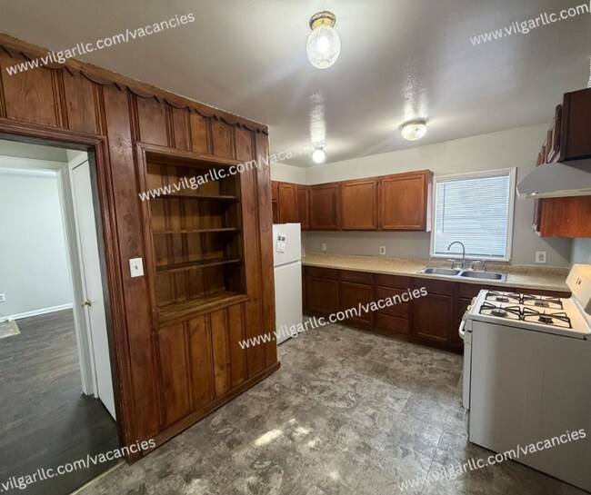 Foto del edificio - FOR RENT — SPACIOUS 3 BED / 2 BATH HOME
