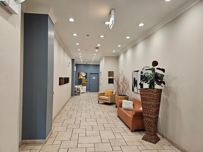 Foto del edificio - 2025 S Indiana Ave
