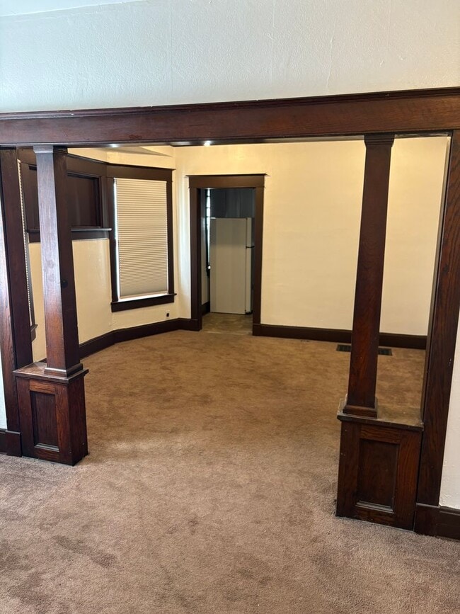 Building Photo - Great 2 Bedroom Available- $1,100