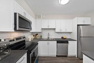 Building Photo - Champlain Towers at 75 Thorncliffe Park Drive
