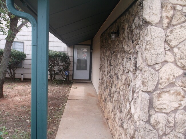 Foto del edificio - 2 Bed, 1 1/2 Bath, 1 Car Garage