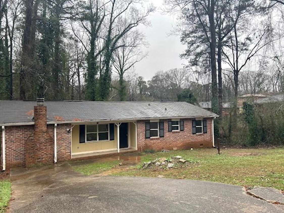 Primary Photo - 4 bed and 1.5 bath in Decatur!