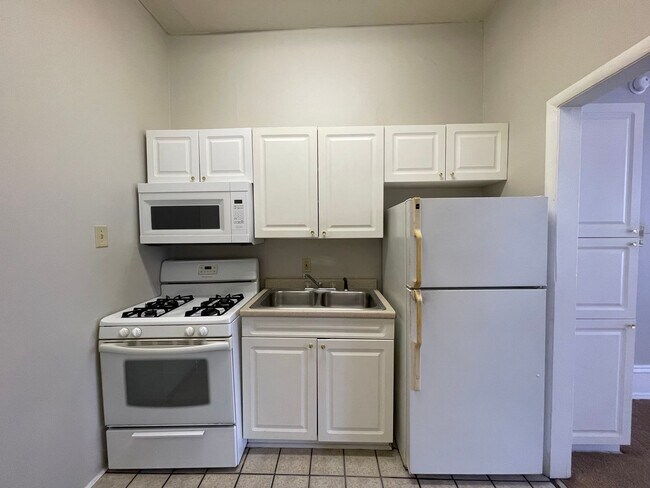Foto del edificio - One Bedroom Apartment in Great Downtown Lo...