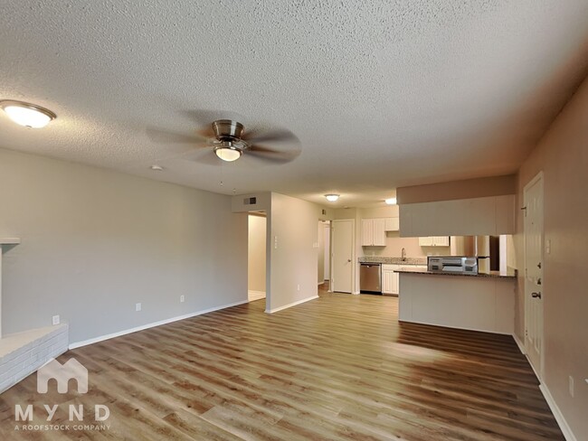Building Photo - 3500 Daniel Dr