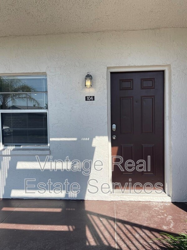 Building Photo - 9105 W Hillsborough Ave