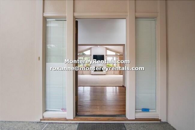 Building Photo - Rarely Available 2/2.5 Pebble Beach Townhome!