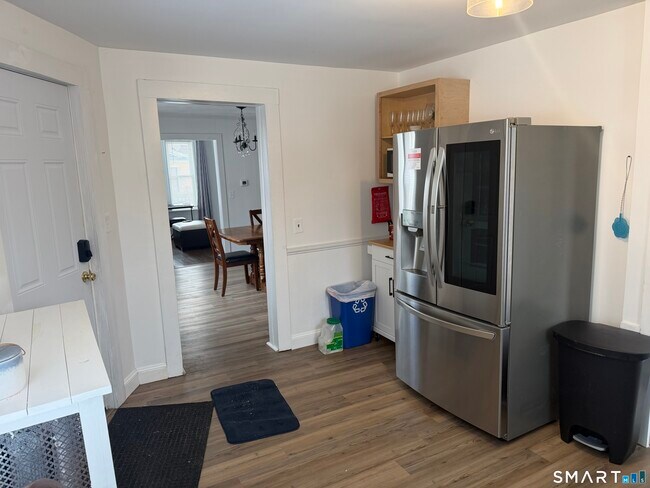 Building Photo - 246 Ledyard St