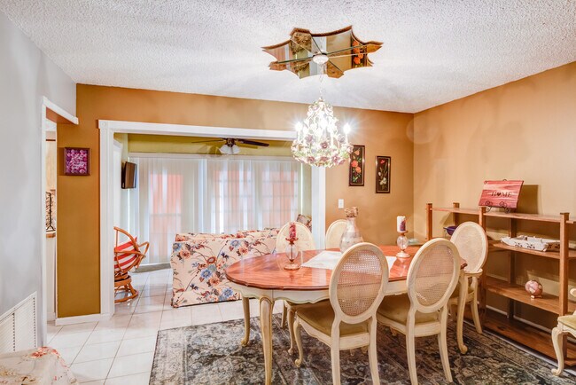 Foto del edificio - 4721 Greentree Cir