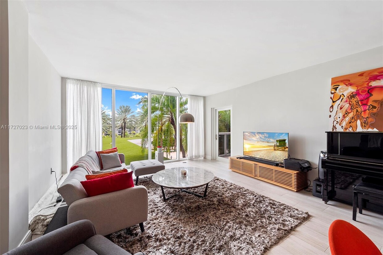 Foto principal - 10275 Collins Ave