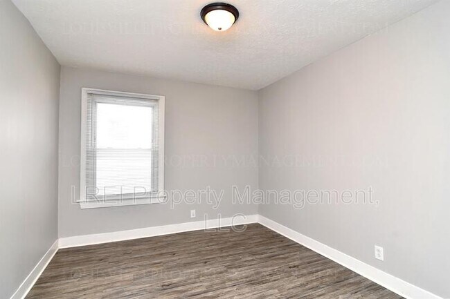 Building Photo - 2755 Montana Ave