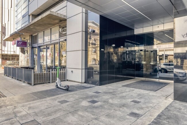 Photo - 38th Floor Spire Stunner! Apartment