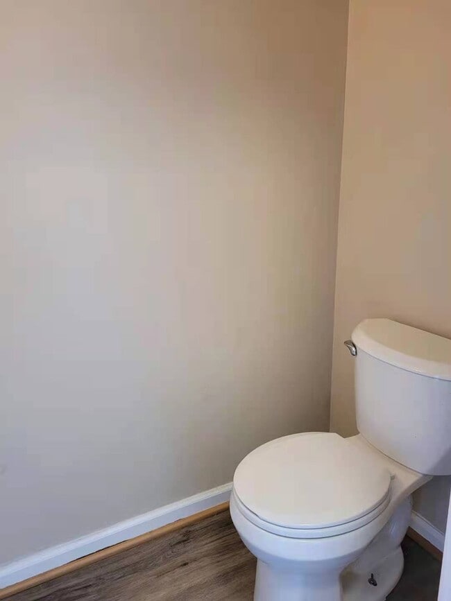Building Photo - 305 Seeman Ct